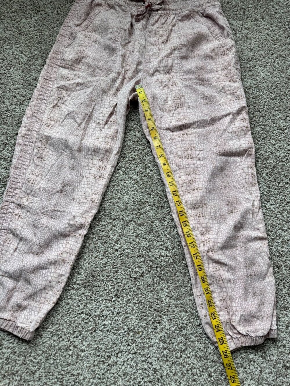 Anthropologie Pink Croc Print Drawstring Jogger Pants 100% Lyocell Size M - Picture 8 of 9